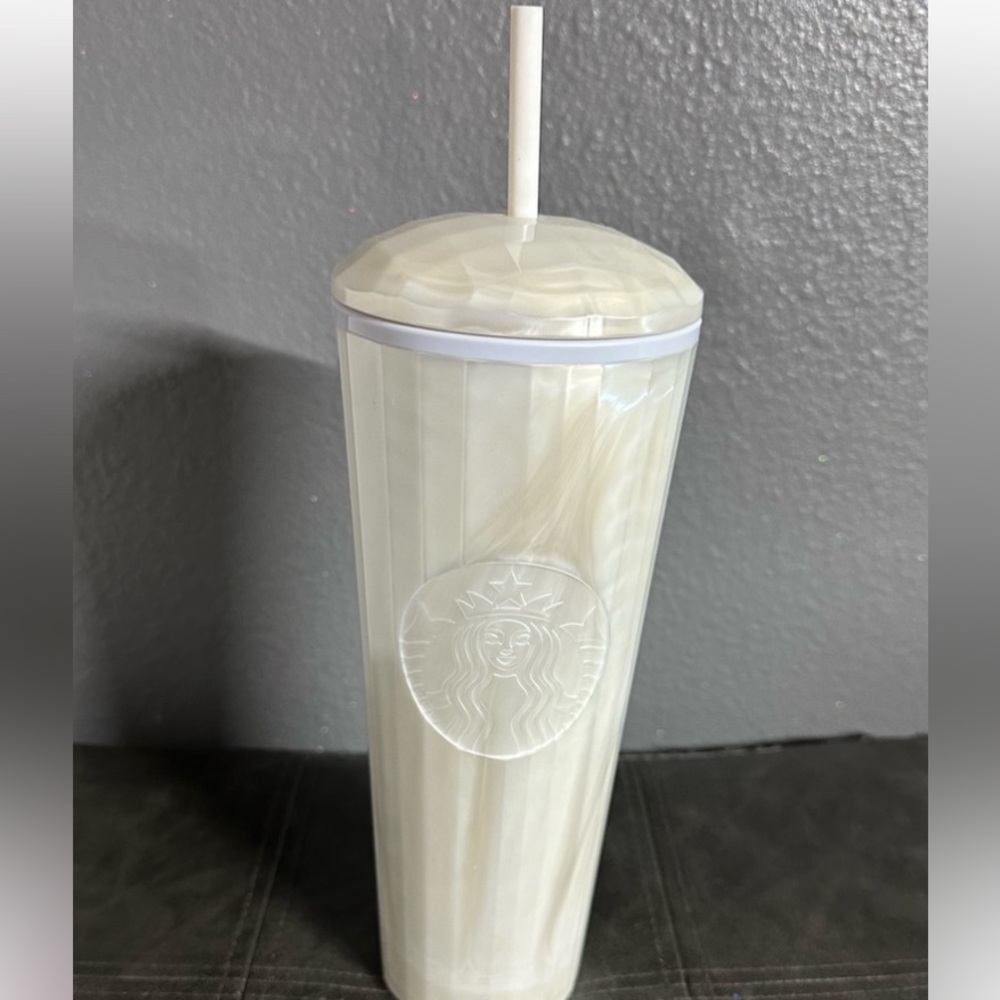 NWT Starbucks White Pearl Cold 24oz Tumbler 🤍